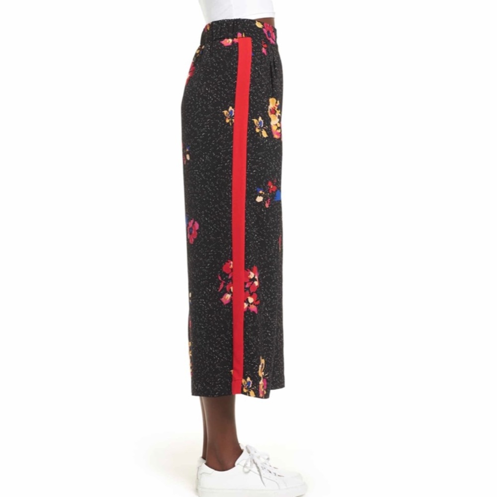 🛍Vibrant Blossom Capri🛍